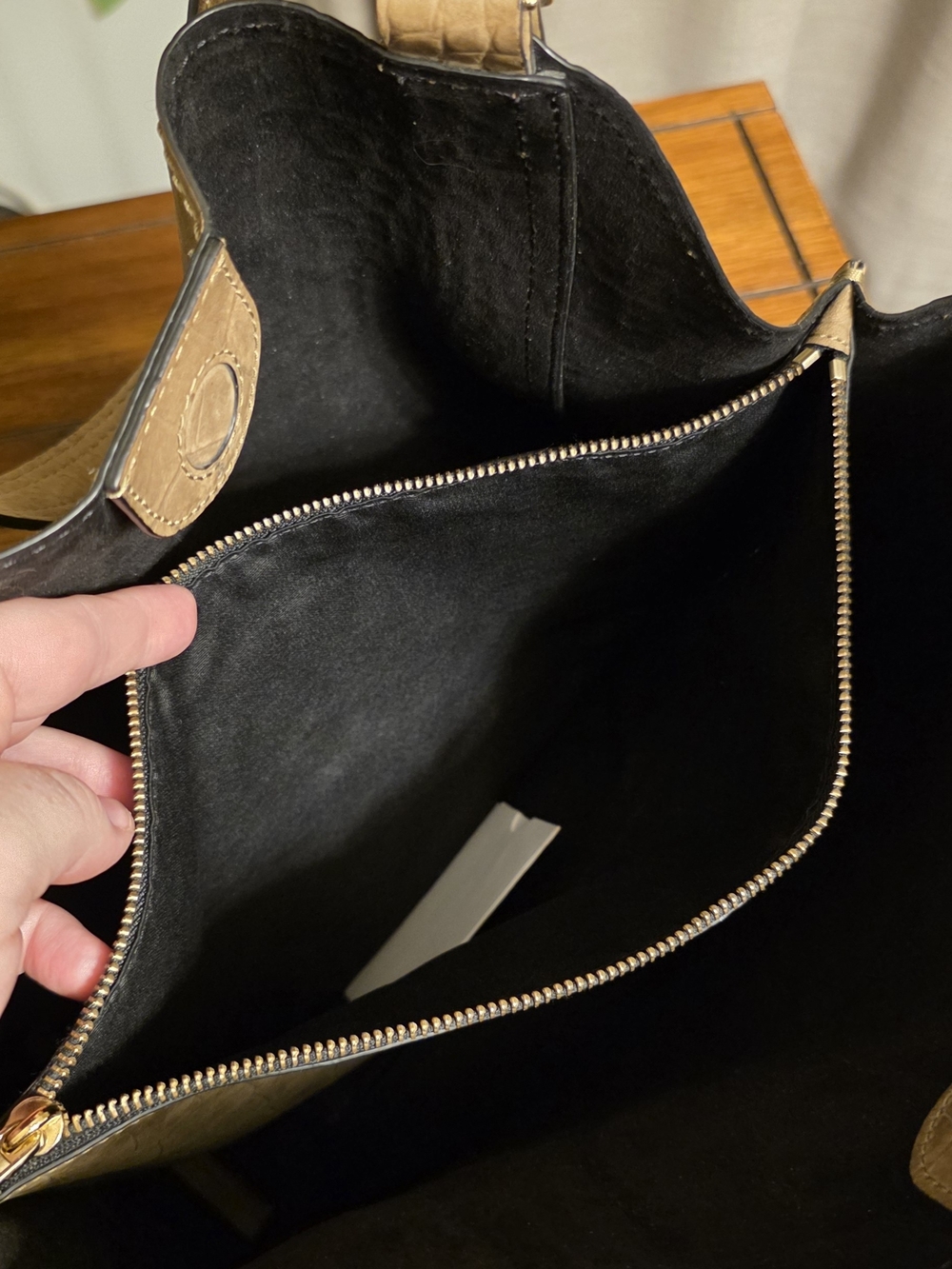 Marc Jacobs The Director Nubuc Croc Embossed Shoulder Bag - Picture 13 of 13